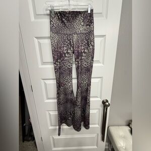 Mika Yoga Wear Purple Patterned Flare Pants
